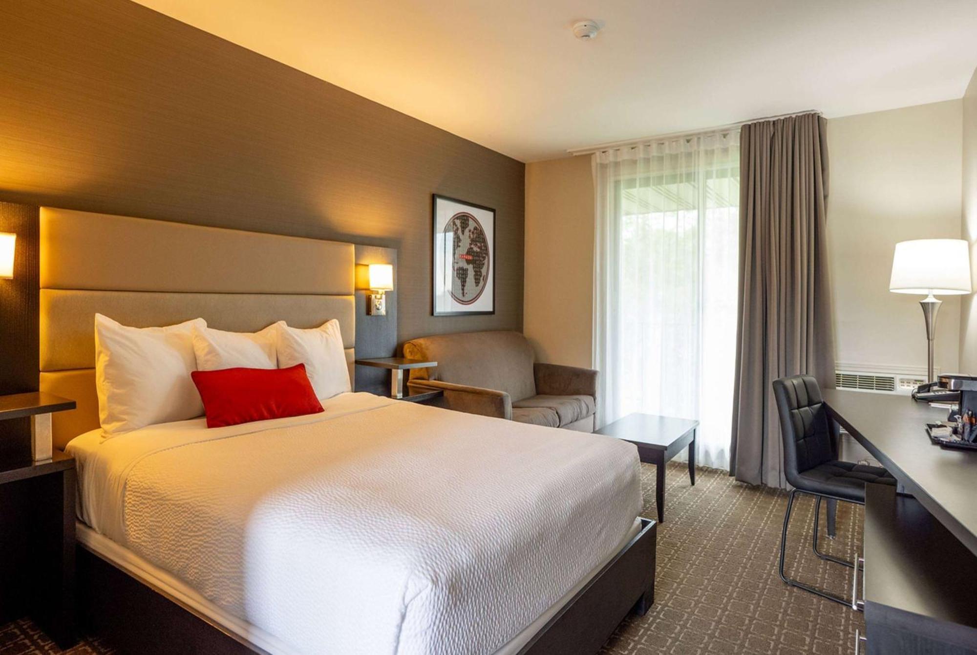 Ramada By Wyndham Ottawa On The Rideau Exterior foto